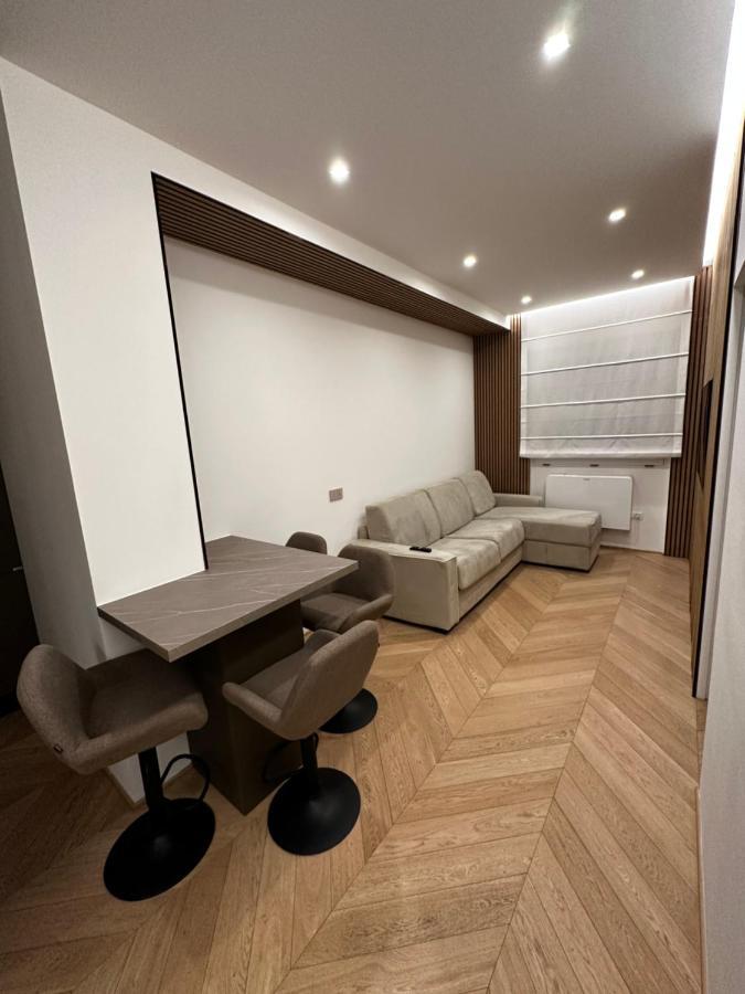 Appartement Bilocale Luxury A 50 Mt Dalla Stazione Di Milano Extérieur photo